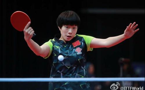 向這兩名女 向這兩名女